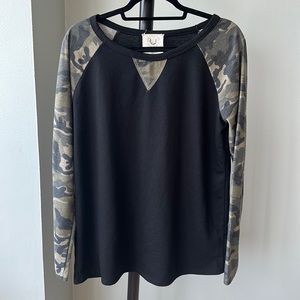 ☀️BOGO Item Fantastic Fawn Casual Black Long Sleeve w/ Camo Sleeves and …
